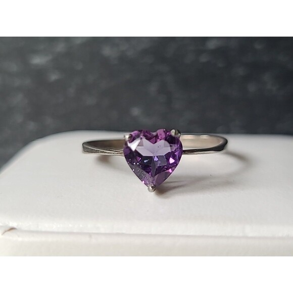 925 Sterling Silver Prong Set Amethyst Heart Shaped Solitaire Ring, SIZE US 8.25 - Picture 3 of 10